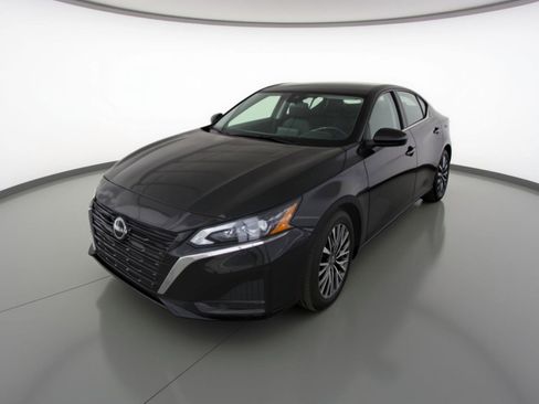 Used 2025 Nissan Altima 2.5 SV image 3