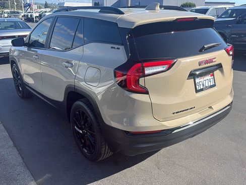 Used 2023 GMC Terrain SLE w/ Driver Convenience Package FWD image 14