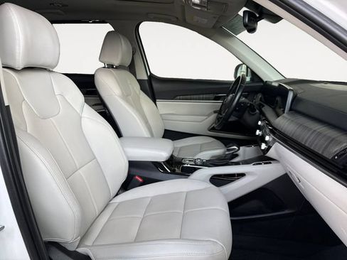 Certified 2025 Kia Telluride EX w/ EX Captain's Chair Package AWD/4WD image 13