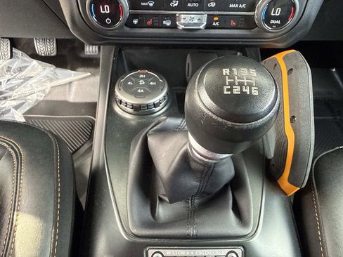 Used 2024 Ford Bronco Badlands w/ Sasquatch Package image 34