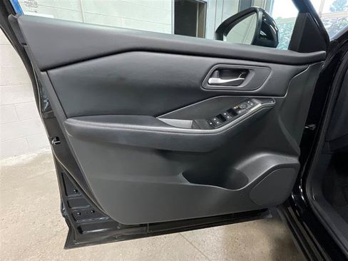 Used 2024 Nissan Rogue SV FWD image 10