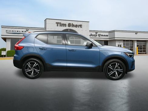 Used 2024 Volvo XC40 B5 Core AWD/4WD image 6