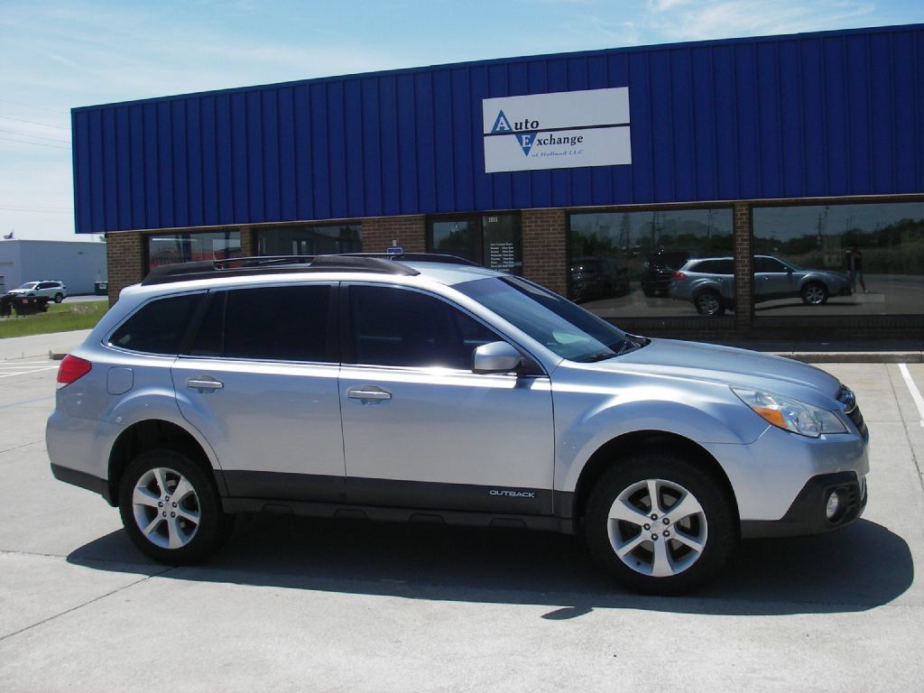 Used 2013 Subaru Outback 2.5i Premium w/ Popular Pkg 1A AWD/4WD image 2