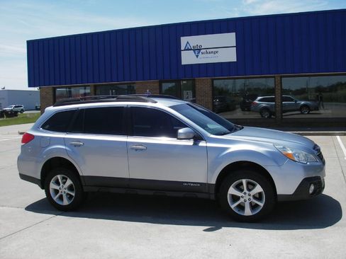 Used 2013 Subaru Outback 2.5i Premium w/ Popular Pkg 1A AWD/4WD image 2