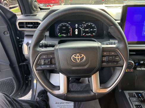 Used 2025 Toyota 4Runner TRD Off-Road Premium AWD/4WD image 18