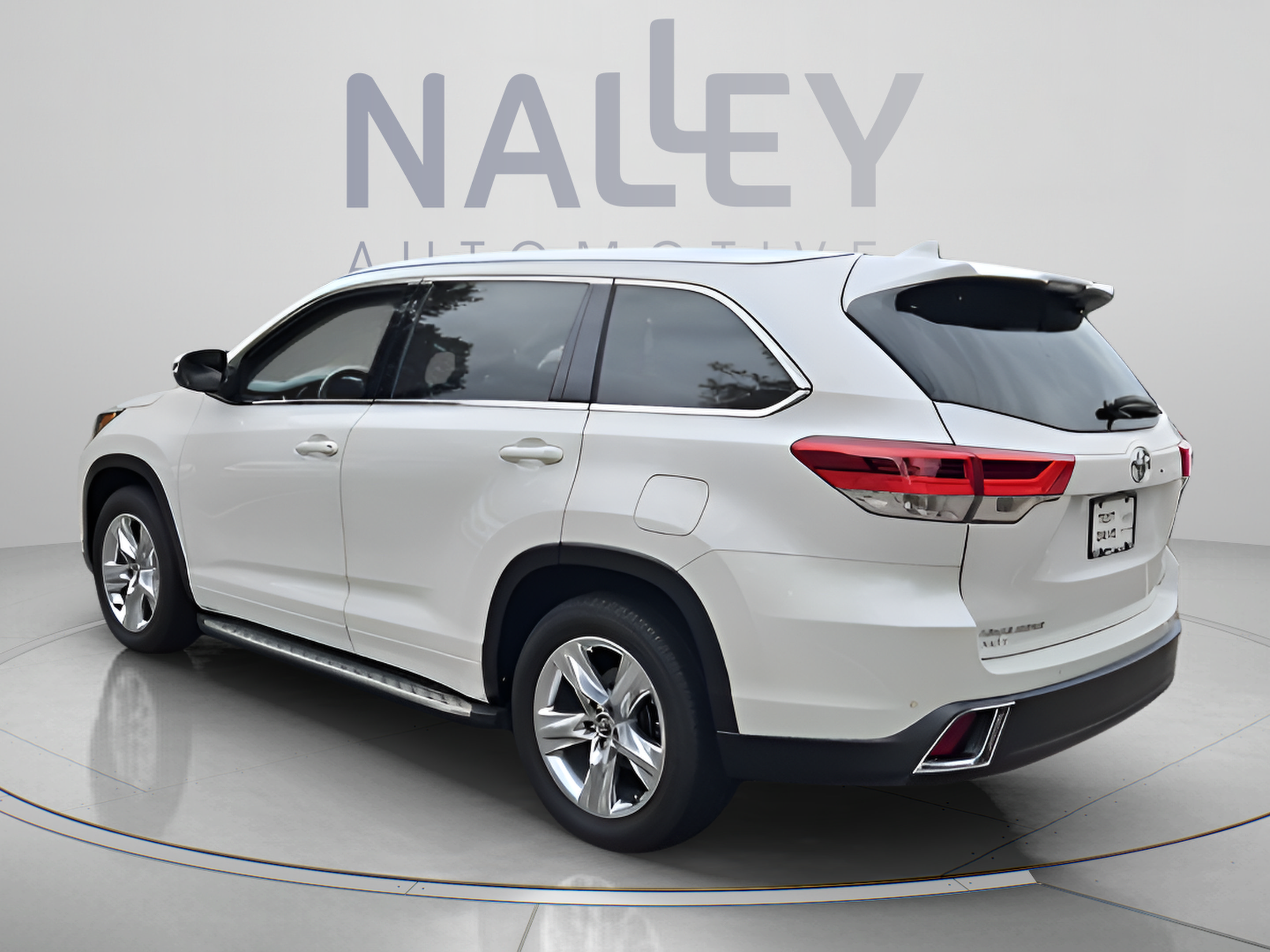 Used 2019 Toyota Highlander Limited FWD image 3
