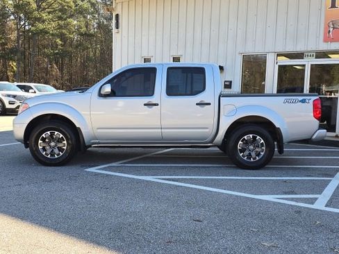 Used 2018 Nissan Frontier PRO-4X image 3