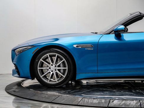 Used 2024 Mercedes-Benz SL 43 AMG image 11