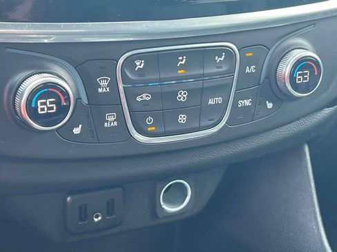 Used 2019 Chevrolet Traverse LT w/ LT Premium Package AWD/4WD image 33