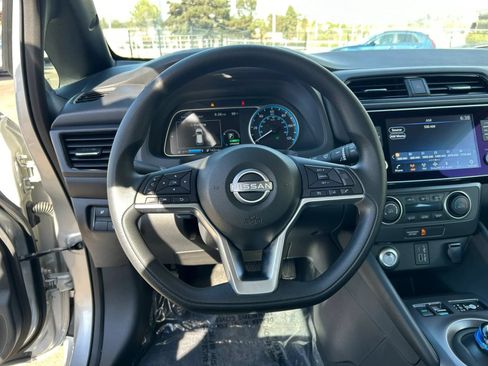 Used 2025 Nissan Leaf S FWD image 21