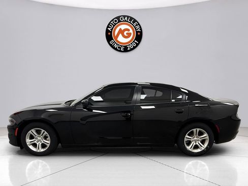 Used 2022 Dodge Charger SXT w/ Leather Interior Group RWD image 7