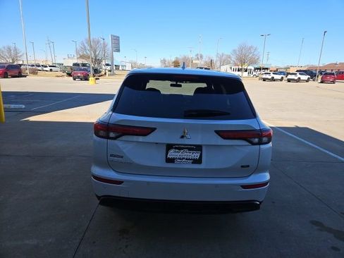 Used 2024 Mitsubishi Outlander SE Black Edition image 6