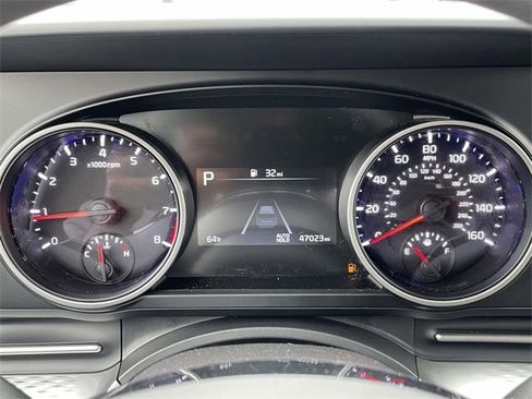 Used 2023 Kia Carnival LX image 19