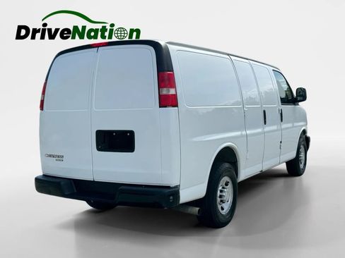 Used 2015 Chevrolet Express 2500 image 5