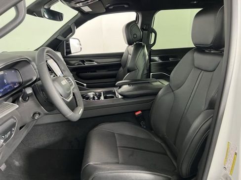 Used 2023 Jeep Wagoneer L Series III w/ Preferred Equipment Group image 27