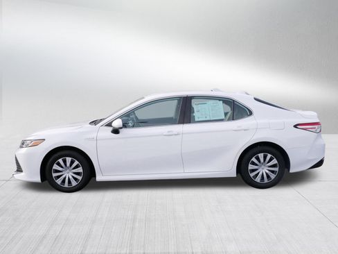 Used 2019 Toyota Camry LE image 4