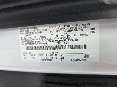 Used 2025 Ford Transit 250 148 Medium Roof RWD image 23