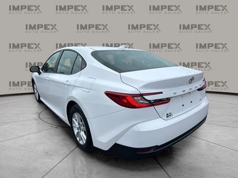 Used 2025 Toyota Camry LE image 3