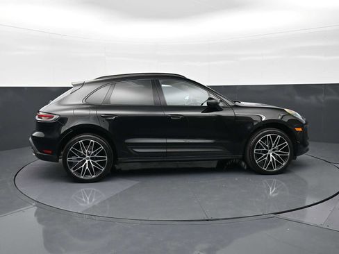 Certified 2025 Porsche Macan AWD/4WD image 29