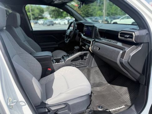 Certified 2025 Toyota Tacoma SR5 AWD/4WD image 23