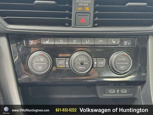 Certified 2023 Volkswagen Jetta SE w/ Panoramic Sunroof Package FWD image 26