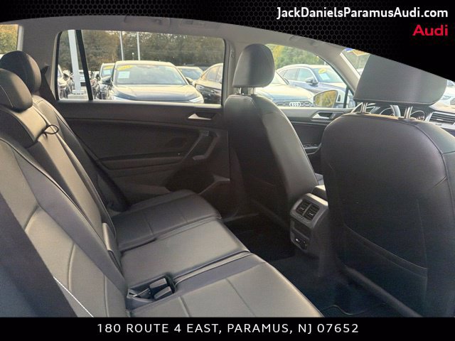 Used 2021 Volkswagen Tiguan SE w/ Panoramic Sunroof Package AWD/4WD image 17