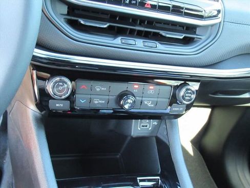 New 2026 Jeep Compass Latitude AWD/4WD image 23