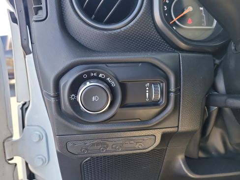 Used 2024 Jeep Wrangler Unlimited Rubicon w/ Technology Group image 30