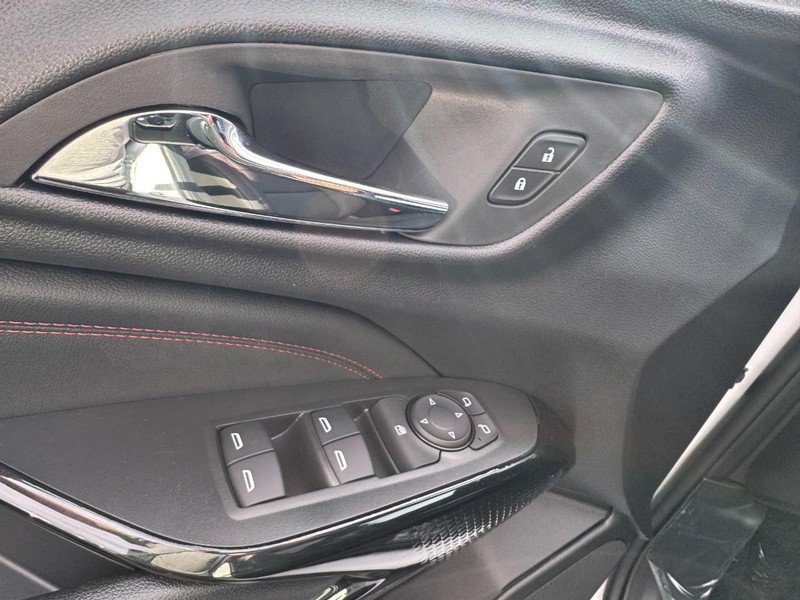 Used 2026 Chevrolet Trax RS w/ Sunroof Package FWD image 32