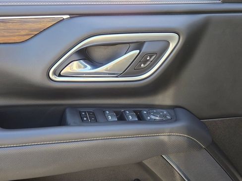 Used 2021 Chevrolet Tahoe Premier w/ Premium Package AWD/4WD image 18