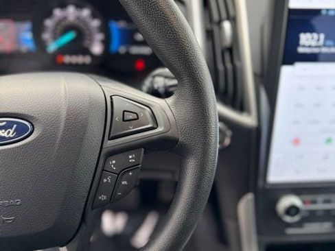 Certified 2024 Ford Edge SE w/ Black Appearance Package image 16