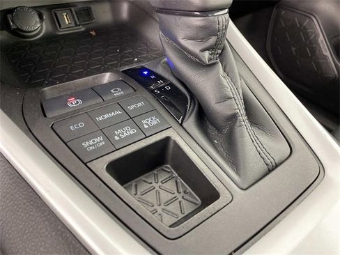 Used 2022 Toyota RAV4 XLE w/ Convenience Package image 24