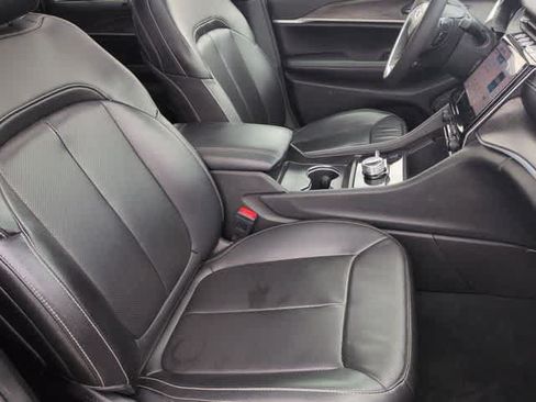 Used 2024 Jeep Grand Cherokee Limited w/ Luxury Tech Group II AWD/4WD image 23