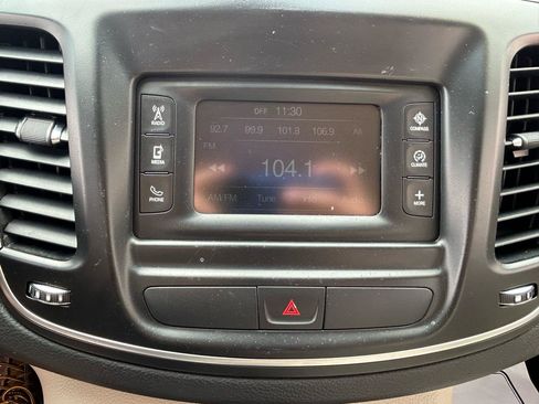Used 2015 Chrysler 200 Limited FWD image 22