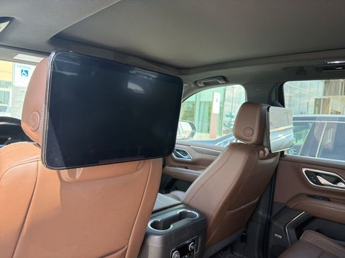 Used 2021 Chevrolet Tahoe High Country w/ Premium Package image 11