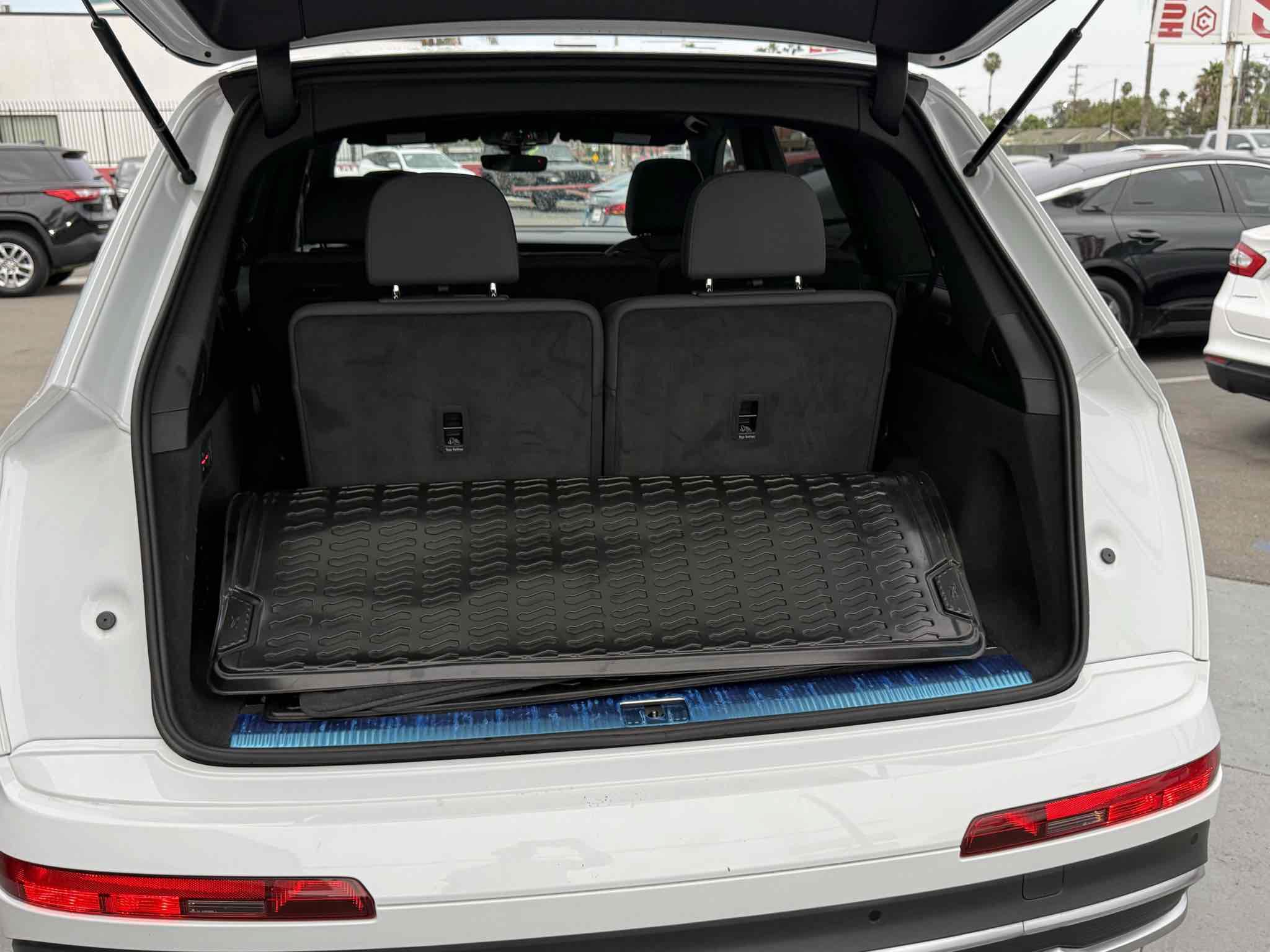 Used 2023 Audi Q7 3.0T Premium w/ Convenience Package AWD/4WD image 23