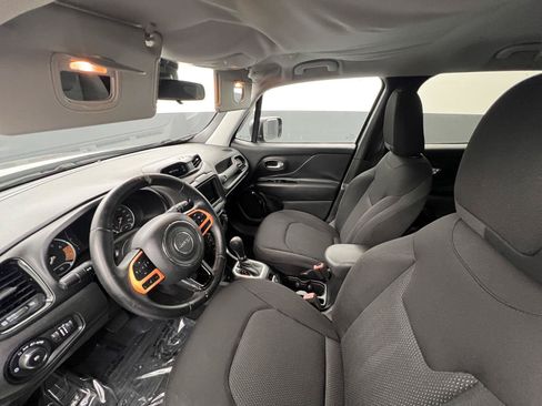 Used 2019 Jeep Renegade Altitude w/ Quick Order Package 2XM FWD image 12