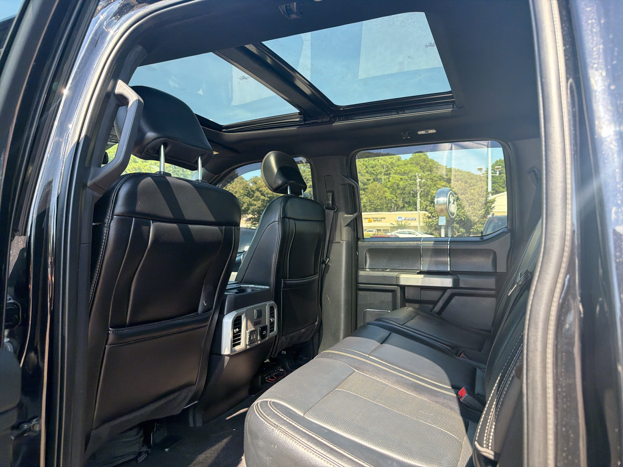Used 2020 Ford F150 Lariat w/ Equipment Group 502A Luxury AWD/4WD image 11