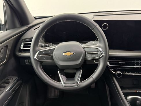Used 2026 Chevrolet Traverse LT FWD image 11