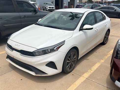 Used 2023 Kia Forte LXS w/ LXS Technology Package FWD image 2