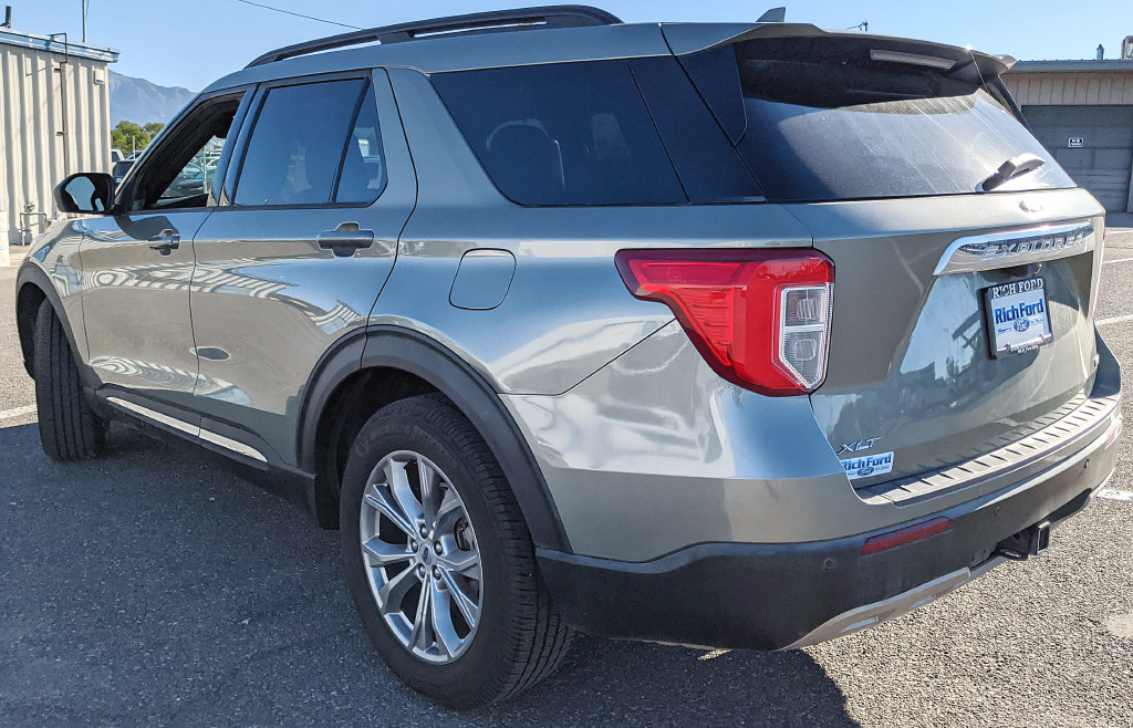 Used 2020 Ford Explorer XLT w/ Equipment Group 202A AWD/4WD image 4