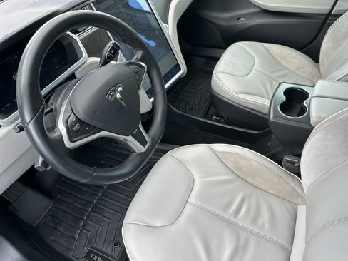 Used 2013 Tesla Model S Performance image 10