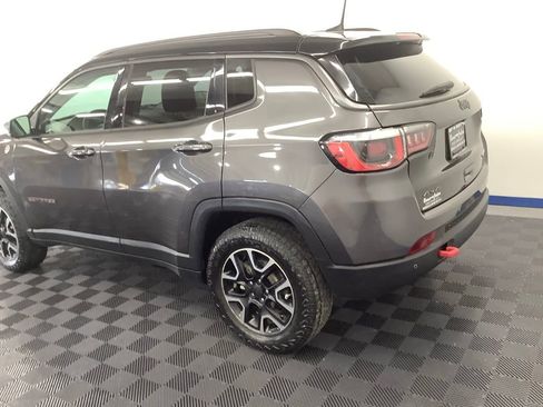 Used 2019 Jeep Compass Trailhawk w/ Leather Interior Group AWD/4WD image 3