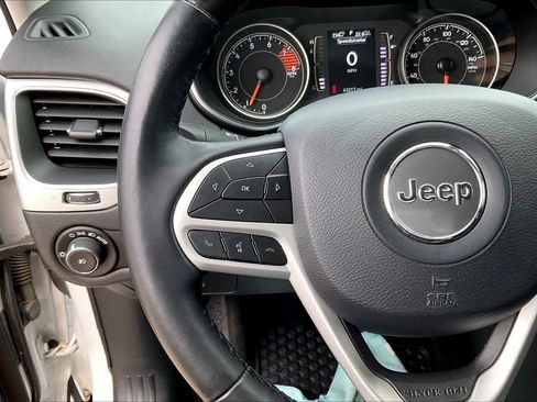 Used 2020 Jeep Cherokee Latitude AWD/4WD image 23