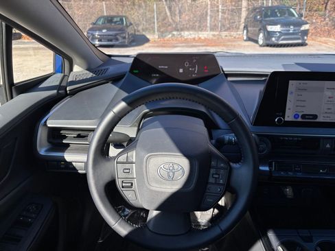 Used 2025 Toyota Prius LE image 34