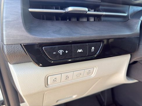 Used 2024 Kia Carnival EX image 13