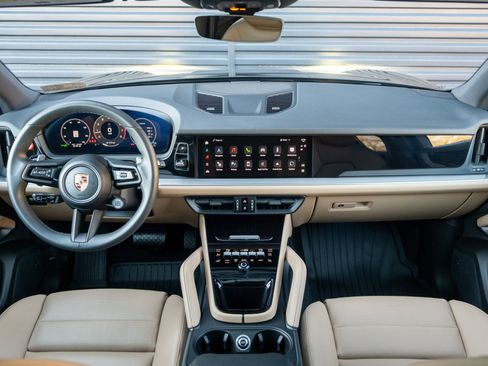 Certified 2025 Porsche Cayenne image 19