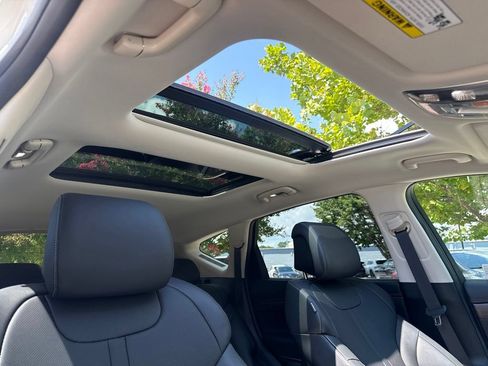 Certified 2025 Genesis GV80 2.5T Advanced AWD/4WD image 35