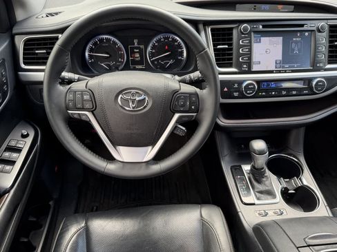 Used 2016 Toyota Highlander Limited w/ Driver Technology Package AWD/4WD image 16