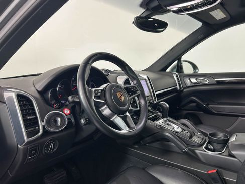Used 2018 Porsche Cayenne AWD/4WD image 4